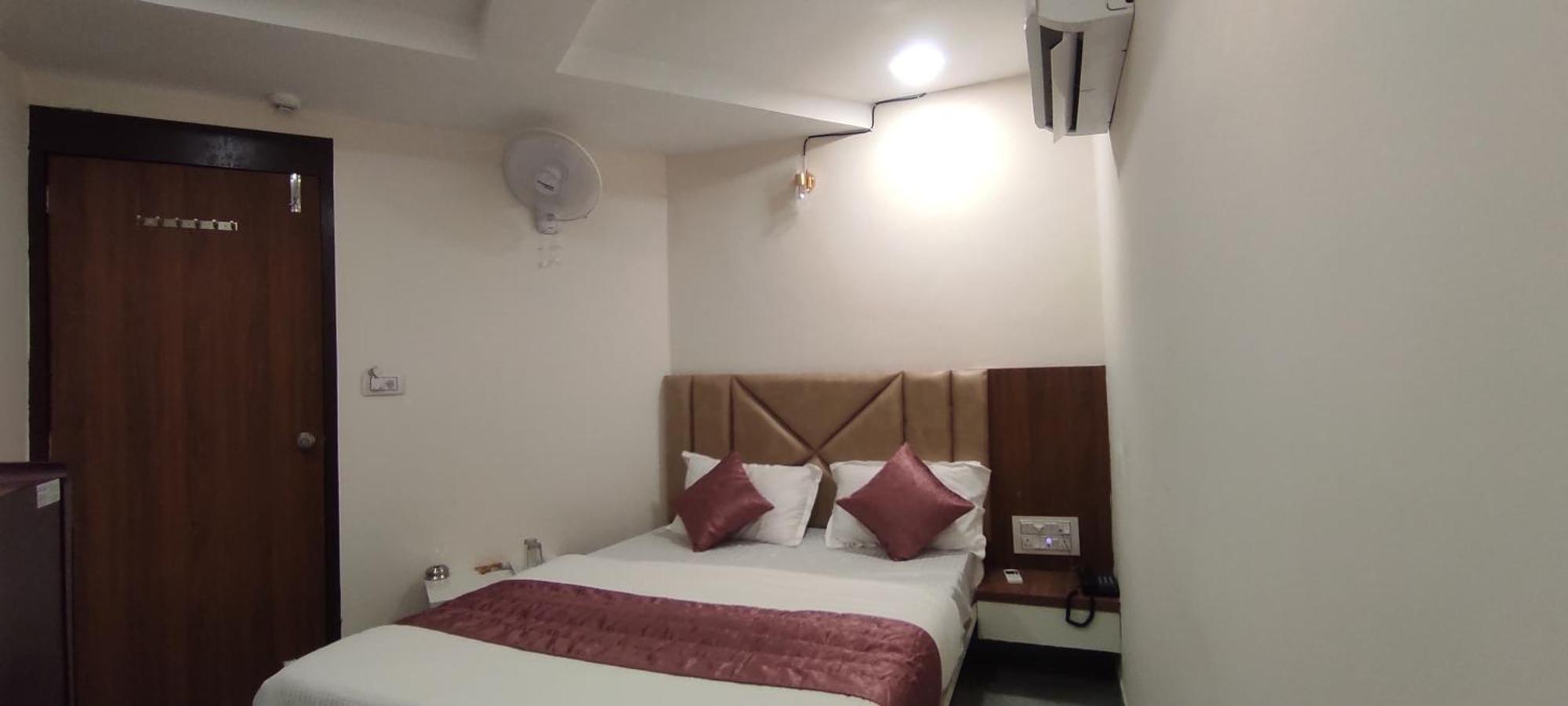 Earth Inn, Subhash Bridge, Rto Circle, Hotel 3*