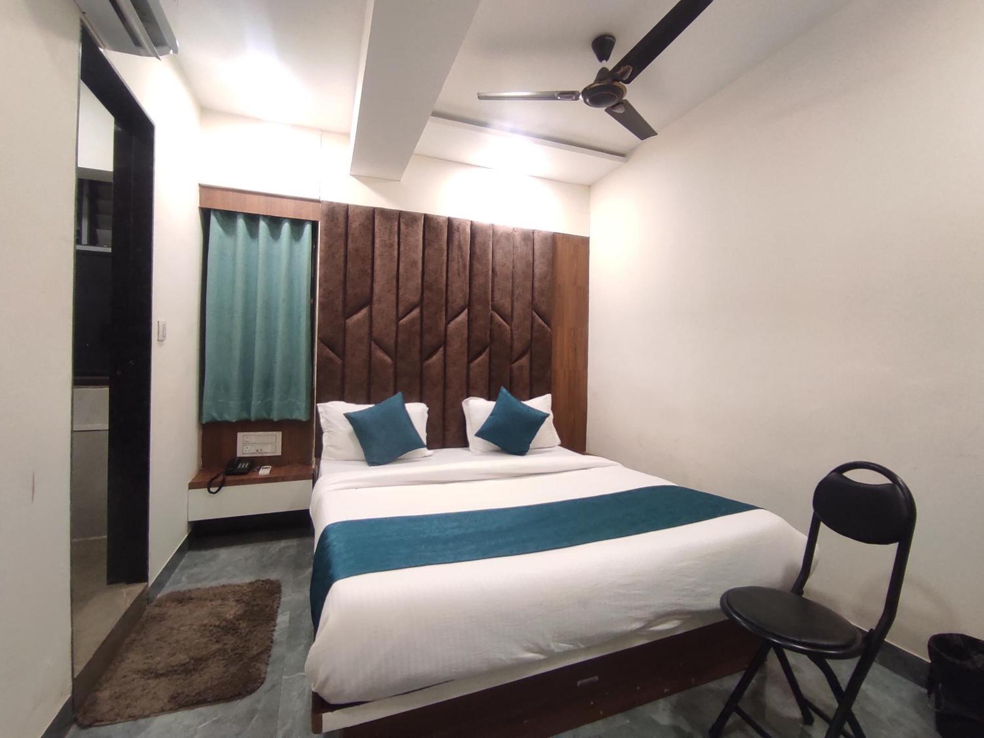 Earth Inn, Subhash Bridge, Rto Circle, Hotel