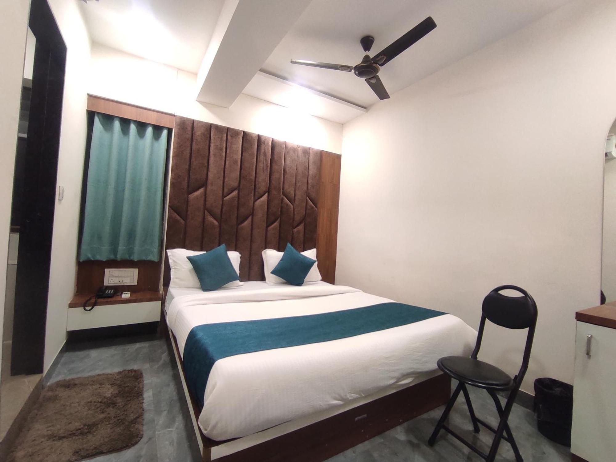 Hotel Earth Inn, Subhash Bridge, Rto Circle,